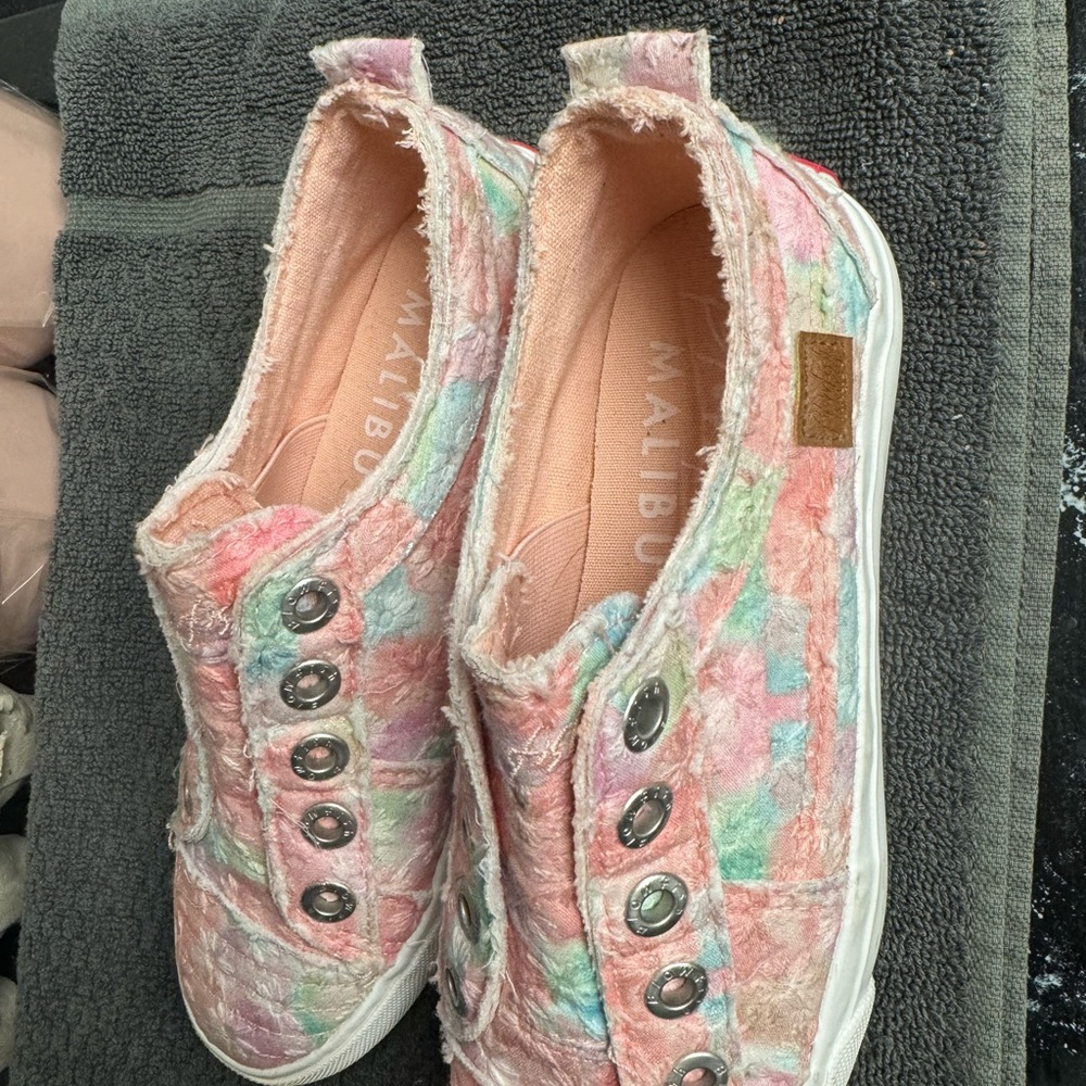 Malibu blowfish tennis shoes kids size 2